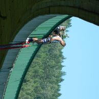 Tomáš Karel (Neratovice-Lobkovice, 19) na bungee jumpingu