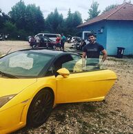Jan Pachol (Tyn nad Vltavou, 23) na jízdě v Lamborghini Huracán nebo Gallardo