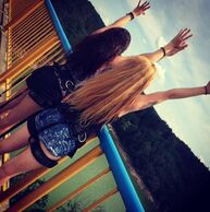 Lucie Kenardžievová (Jince, 21) na Bungee jumping z mostu ve dvou
