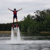 Karel Ondráček (Hořice, 47) na Flyboardingu