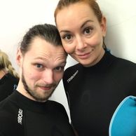 Vlasta Šťovíčková (Praha, 33) na surfařském simulátoru