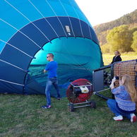 účastník zážitku (Most, 50) na letu balónem