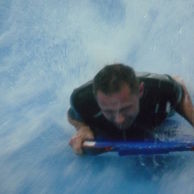 David Fiedler (Jihlava, 43) na surfařském simulátoru