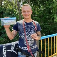 Petr Vrbovec (Benesov, 35) na bungee jumpingu z mostu