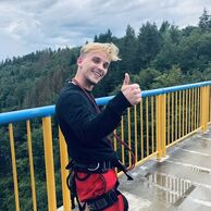 Jan Pála (Praha, 23) na bungee jumpingu