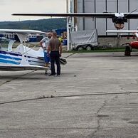 Jakub Holeček (Benátky nad Jizerou, 35) na letu akrobatickým letadlem