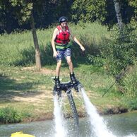 účastník zážitku (Jaroměř, 18) na Flyboardingu