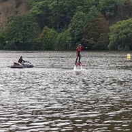 Attila Szücs (Praha, 40) na Flyboardingu