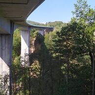 Petr Korejtko (Děčín, 47) na bungee skoku do houpačky