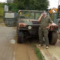 Leoš Rota (Sokolov, 40) na Projížďce ve vojenském Humvee