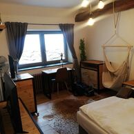 Adéla (Příbram, 23) na Pivním hotelu s pípou na pokoji a wellness v pivních lázních