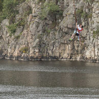 Regína Broková (Praha, 40) na Bungee jumping z mostu ve dvou