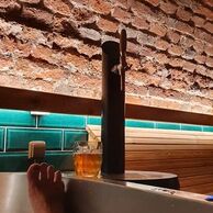 Zuzana Drhlíková (Rokycany, 56) na Pivním hotelu s pípou na pokoji a wellness v pivních lázních