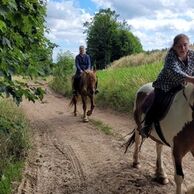 Jitka Hartmanová (Trutnov, 51) na Romantické vyjížďce na koni ve dvou
