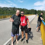 účastník zážitku (Neratovice, 32) na bungee skoku do houpačky