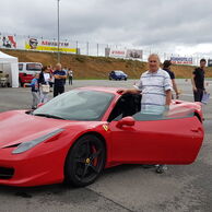 Milan Šilhan (Brno, 71) na Jízdě ve Ferrari na Moravě