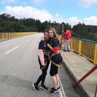 Lucie Brabcová (Chlum u Třeboně, 24) na bungee skoku do houpačky ve dvou