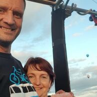 Lumír Hrčka (Strakonice, 52) na letu balónem
