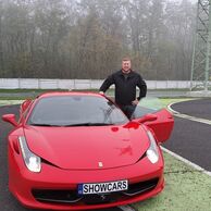 Miloslav Musil (Žatec, 40) na Jízdě ve Ferrari 458 Italia na polygonu