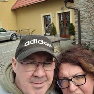Radek Kaňák (Duchcov, 53) na Pivním hotelu Zlatá kráva s pípou na pokoji, pivních lázních a wellnessu
