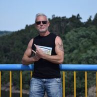 Libor Žídek (Ostrava, 49) na bungee jumpingu z mostu