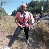 Lucie Gregarová (Ústí nad Labem, 40) na bungee jumpingu z mostu