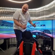 účastník zážitku (Praha, 51) na Profesionálním simulátoru Formule 1