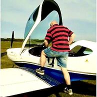Stanislav Fatka (Loděnice u Berouna, 70) na Pilotování malého letounu na zkoušku
