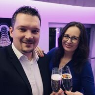 Vendula Tomsu (Praha, 40) na Noci v Tančícím domě s lahví šampaňského