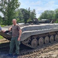Pavel HRUBEŠ (Praha, 51) na Řízení obrněného transportéru