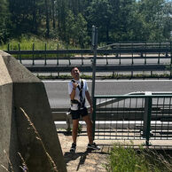 David Novotný (Praha, 34) na bungee jumpingu z mostu