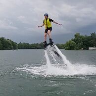 účastník zážitku (Praha, 31) na Flyboardingu