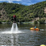Michal Korbel (Kamenice, 50) na Flyboardingu