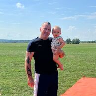 Roman Opočenský (Liberec, 50) na tandemovém sekoku padákem