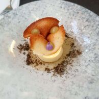 účastník zážitku (Darmstadt, 43) na Pětichodovém degustačním menu v Tančícím domě