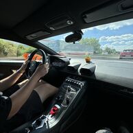 Denisa Dolníková (Praha, 19) na jízdě v Lamborghini Huracán