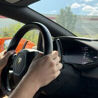 Denisa Dolníková (Praha, 19) na jízdě v Lamborghini Huracán