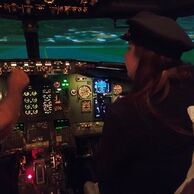Dominika Berešová (Brno, 28) na Certifikovaný plně pohyblivý simulátor Boeing 737