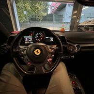Lukáš Pučelík (Praha, 33) na Jizdě ve Ferrari 458 Italia