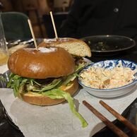účastník zážitku (Praha, 30) na Asijském veganském degustačním menu pro dva