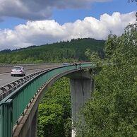 účastník zážitku (Mladá Boleslav, 50) na bungee jumpingu z mostu