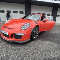 Rudolf Kapoun (Rakovník, 80) na Jízdě v Porsche na okruhu