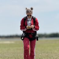 Pavla Kolářová (Dřevohostice, 36) na Tandemovém seskoku padákem