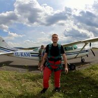 Přemysl Martinec (Praha, 29) na tandemovém sekoku padákem