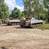 Petr Perinka (Kolomuty, 51) na Jízdě v bojovém tanku