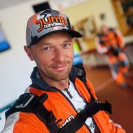 Tomáš Čeněk (Benešov, 41) na tandemovém sekoku padákem