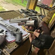 účastník zážitku (Dolní loučky, 42) na Zážitkové střelbě: Megabalíček - 26 zbraní