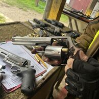 účastník zážitku (Dolní loučky, 42) na Zážitkové střelbě: Megabalíček - 26 zbraní