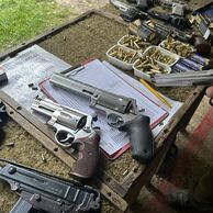 účastník zážitku (Dolní loučky, 42) na Zážitkové střelbě: Megabalíček - 26 zbraní