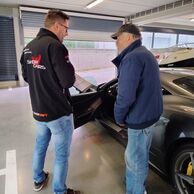 Josef Kapras (Český Krumlov, 80) na Jizdě ve Ferrari 458 Italia